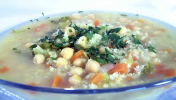 Sopa minestrone con mijo y garbanzos